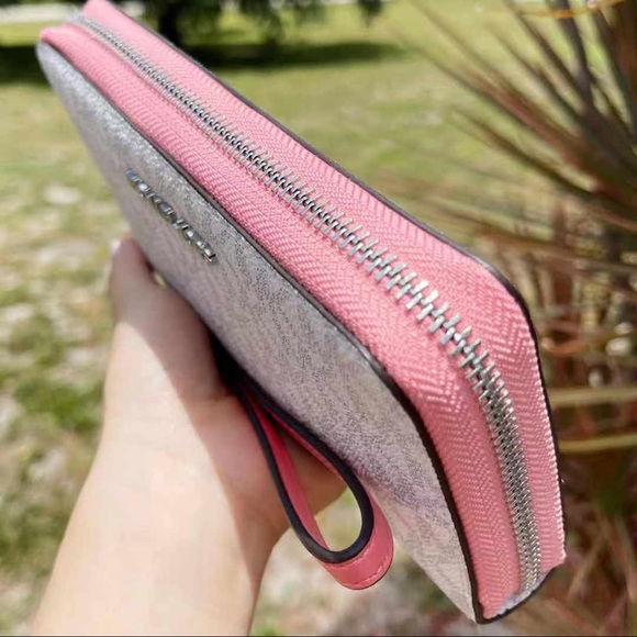 NWT Michael Kors Zip Around Wallet💕Gaby’sBags - Picture 5 of 7